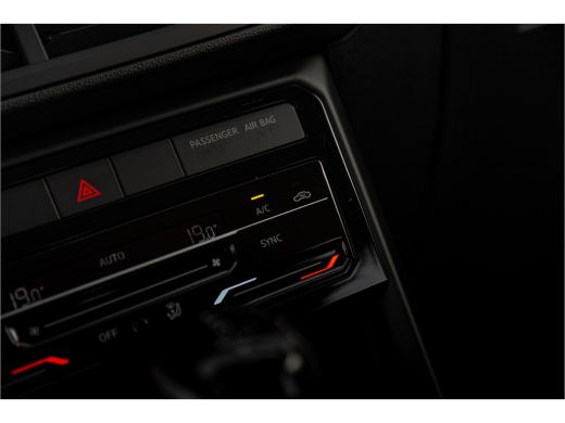 Volkswagen T-Cross 1.0 TSI Life | Carplay | LM Velgen | Lane Assist ActivLease financial lease