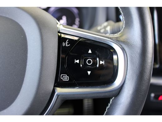 Volvo  XC60 2.0 T8 Twin Engine AWD R-Design LUCHTVERING | PANO DAK | ELEKTR. TREKHAAK | STOELVERWARMING | LED... ActivLease financial lease