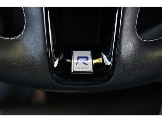 Volvo  XC60 2.0 T8 Twin Engine AWD R-Design LUCHTVERING | PANO DAK | ELEKTR. TREKHAAK | STOELVERWARMING | LED... ActivLease financial lease
