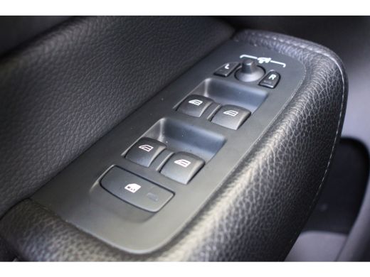 Volvo  XC60 2.0 T8 Twin Engine AWD R-Design LUCHTVERING | PANO DAK | ELEKTR. TREKHAAK | STOELVERWARMING | LED... ActivLease financial lease