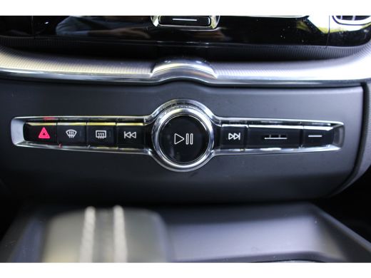 Volvo  XC60 2.0 T8 Twin Engine AWD R-Design LUCHTVERING | PANO DAK | ELEKTR. TREKHAAK | STOELVERWARMING | LED... ActivLease financial lease