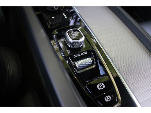Volvo  XC60 2.0 T8 Twin Engine AWD R-Design LUCHTVERING | PANO DAK | ELEKTR. TREKHAAK | STOELVERWARMING | LED... ActivLease financial lease