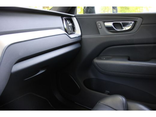 Volvo  XC60 2.0 T8 Twin Engine AWD R-Design LUCHTVERING | PANO DAK | ELEKTR. TREKHAAK | STOELVERWARMING | LED... ActivLease financial lease