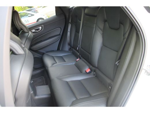 Volvo  XC60 2.0 T8 Twin Engine AWD R-Design LUCHTVERING | PANO DAK | ELEKTR. TREKHAAK | STOELVERWARMING | LED... ActivLease financial lease