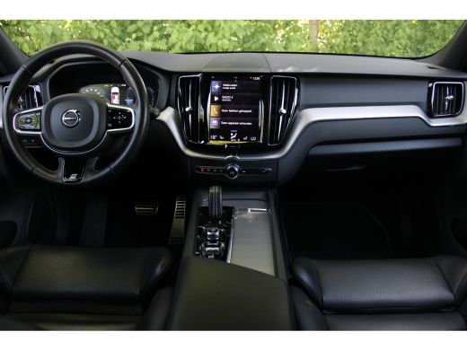 Volvo  XC60 2.0 T8 Twin Engine AWD R-Design LUCHTVERING | PANO DAK | ELEKTR. TREKHAAK | STOELVERWARMING | LED... ActivLease financial lease