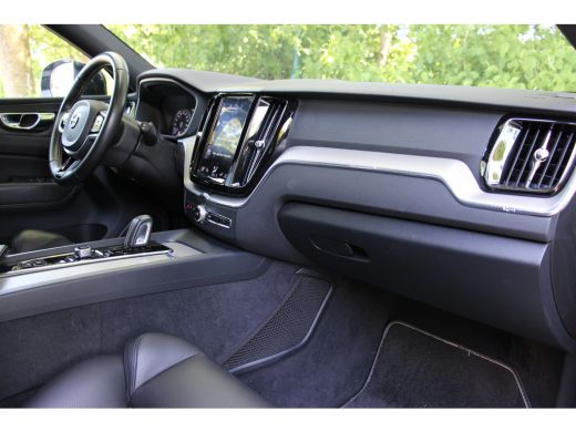 Volvo  XC60 2.0 T8 Twin Engine AWD R-Design LUCHTVERING | PANO DAK | ELEKTR. TREKHAAK | STOELVERWARMING | LED... ActivLease financial lease