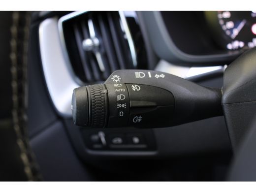 Volvo  XC60 2.0 T8 Twin Engine AWD R-Design LUCHTVERING | PANO DAK | ELEKTR. TREKHAAK | STOELVERWARMING | LED... ActivLease financial lease