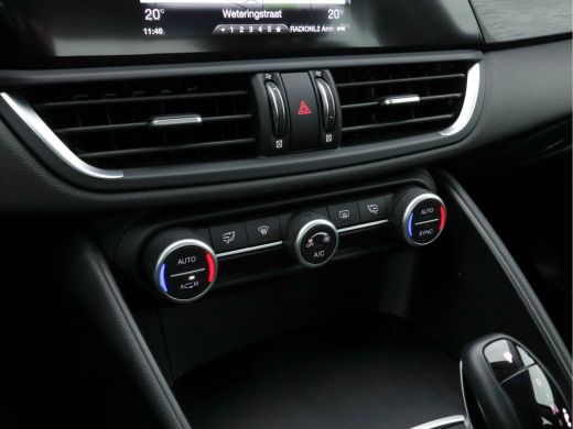 Alfa Romeo Giulia 2.0T Super Black-Line 200 Pk Aut. *NAVI-FULLMAP | 1/2-LEATHER | DAB | ECC | PDC | CRUISE | COMFOR... ActivLease financial lease