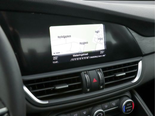 Alfa Romeo Giulia 2.0T Super Black-Line 200 Pk Aut. *NAVI-FULLMAP | 1/2-LEATHER | DAB | ECC | PDC | CRUISE | COMFOR... ActivLease financial lease