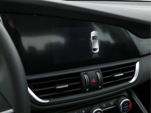 Alfa Romeo Giulia 2.0T Super Black-Line 200 Pk Aut. *NAVI-FULLMAP | 1/2-LEATHER | DAB | ECC | PDC | CRUISE | COMFOR... ActivLease financial lease