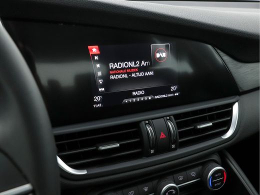 Alfa Romeo Giulia 2.0T Super Black-Line 200 Pk Aut. *NAVI-FULLMAP | 1/2-LEATHER | DAB | ECC | PDC | CRUISE | COMFOR... ActivLease financial lease