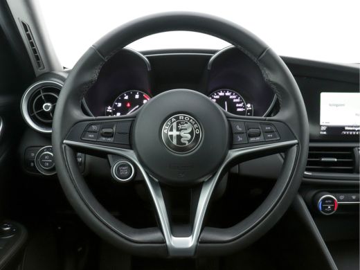 Alfa Romeo Giulia 2.0T Super Black-Line 200 Pk Aut. *NAVI-FULLMAP | 1/2-LEATHER | DAB | ECC | PDC | CRUISE | COMFOR... ActivLease financial lease