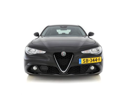 Alfa Romeo Giulia 2.0T Super Black-Line 200 Pk Aut. *NAVI-FULLMAP | 1/2-LEATHER | DAB | ECC | PDC | CRUISE | COMFOR... ActivLease financial lease