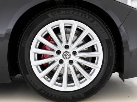 Alfa Romeo Giulia 2.0T Super Black-Line 200 Pk Aut. *NAVI-FULLMAP | 1/2-LEATHER | DAB | ECC | PDC | CRUISE | COMFOR... ActivLease financial lease