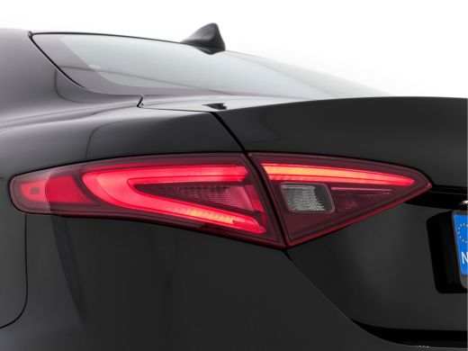 Alfa Romeo Giulia 2.0T Super Black-Line 200 Pk Aut. *NAVI-FULLMAP | 1/2-LEATHER | DAB | ECC | PDC | CRUISE | COMFOR... ActivLease financial lease