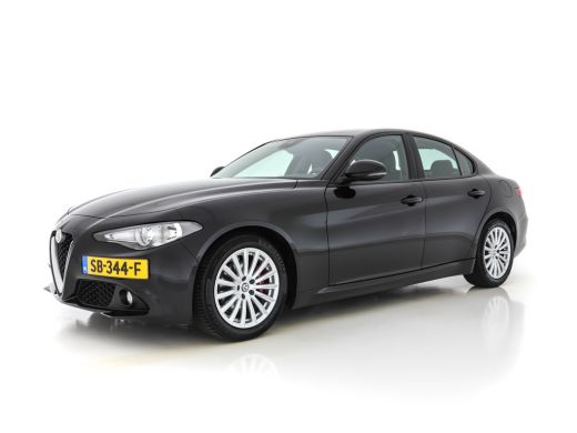 Alfa Romeo Giulia 2.0T Super Black-Line 200 Pk Aut. *NAVI-FULLMAP | 1/2-LEATHER | DAB | ECC | PDC | CRUISE | COMFOR... ActivLease financial lease