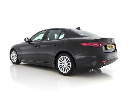 Alfa Romeo Giulia 2.0T Super Black-Line 200 Pk Aut. *NAVI-FULLMAP | 1/2-LEATHER | DAB | ECC | PDC | CRUISE | COMFOR... ActivLease financial lease