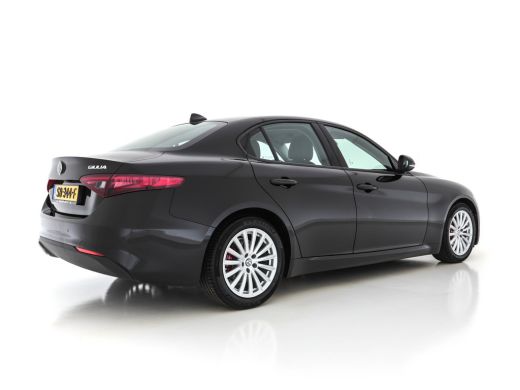 Alfa Romeo Giulia 2.0T Super Black-Line 200 Pk Aut. *NAVI-FULLMAP | 1/2-LEATHER | DAB | ECC | PDC | CRUISE | COMFOR... ActivLease financial lease