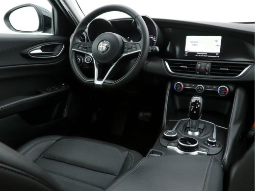 Alfa Romeo Giulia 2.0T Super Black-Line 200 Pk Aut. *NAVI-FULLMAP | 1/2-LEATHER | DAB | ECC | PDC | CRUISE | COMFOR... ActivLease financial lease