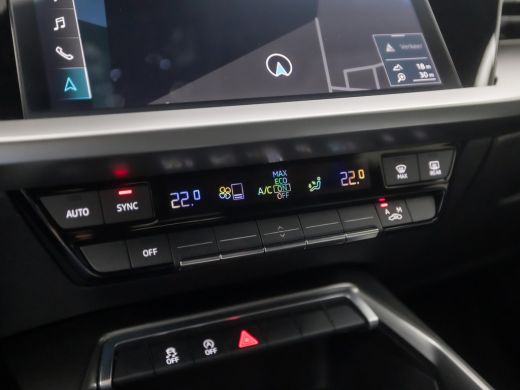 Audi A3 Sportback 30 TFSI Sportline Automaat (APPLE CARPLAY, GROOT NAVI, CLIMATE, GETINT GLAS, SPORTSTOEL... ActivLease financial lease