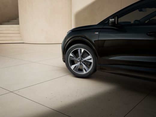 Audi Q4 e-tron 40 S Edition 63 kWh ActivLease financial lease