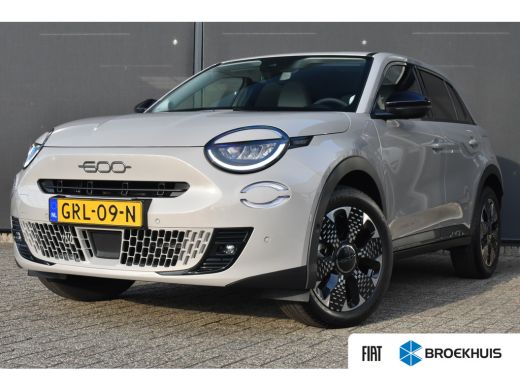 Fiat 600 1.2 Hybrid La Prima 100pk Automaat | Vol-Leder | Massage | Elektr. Achterklep | Achteruitrijcamer... Fiat 600 1.2 Hybrid La Prima 100pk Automaat | Vol-Leder | Massage | Elektr. Achterklep | Achteruitrijcamer...