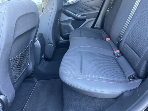 Ford Focus 1.0 125PK ST Line | STOEL-, STUUR- EN VOORRUITVERWARMING| NAVIGATIE| PARKEERSENSOREN V+A| CRUISE ... ActivLease financial lease