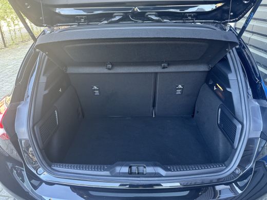 Ford Focus 1.0 125PK ST Line | STOEL-, STUUR- EN VOORRUITVERWARMING| NAVIGATIE| PARKEERSENSOREN V+A| CRUISE ... ActivLease financial lease