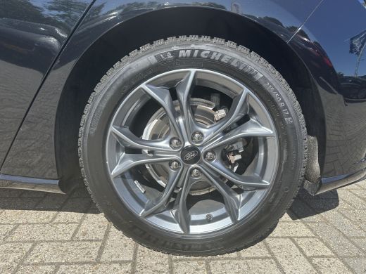 Ford Focus 1.0 125PK ST Line | STOEL-, STUUR- EN VOORRUITVERWARMING| NAVIGATIE| PARKEERSENSOREN V+A| CRUISE ... ActivLease financial lease