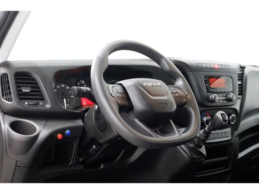 Iveco Daily 35S18 3.0 180pk Bakwagen met laadklep 1008kg laadverm. 09-2022 ActivLease financial lease