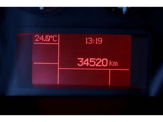 Iveco Daily 35S18 3.0 180pk Bakwagen met laadklep 1008kg laadverm. 09-2022 ActivLease financial lease