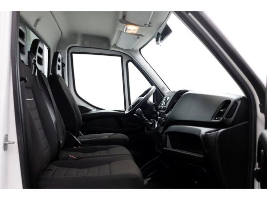 Iveco Daily 35S18 3.0 180pk Bakwagen met laadklep 1008kg laadverm. 09-2022 ActivLease financial lease