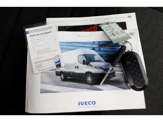 Iveco Daily 35S18 3.0 180pk Bakwagen met laadklep 1008kg laadverm. 09-2022 ActivLease financial lease