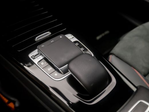 Mercedes-Benz A-Klasse 180 AMG Sport Night Upgrade Automaat (APPLE CARPLAY, GROOT NAVI, CAMERA, LEDER/ALCANTARA, DIAMOND... ActivLease financial lease