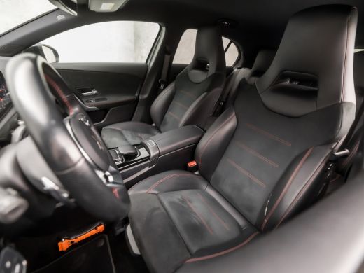 Mercedes-Benz A-Klasse 180 AMG Sport Night Upgrade Automaat (APPLE CARPLAY, GROOT NAVI, CAMERA, LEDER/ALCANTARA, DIAMOND... ActivLease financial lease