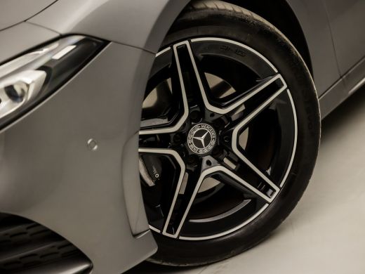Mercedes-Benz A-Klasse 180 AMG Sport Night Upgrade Automaat (APPLE CARPLAY, GROOT NAVI, CAMERA, LEDER/ALCANTARA, DIAMOND... ActivLease financial lease