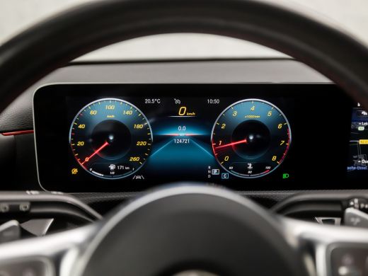 Mercedes-Benz A-Klasse 180 AMG Sport Night Upgrade Automaat (APPLE CARPLAY, GROOT NAVI, CAMERA, LEDER/ALCANTARA, DIAMOND... ActivLease financial lease