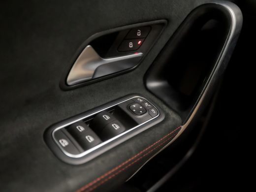 Mercedes-Benz A-Klasse 180 AMG Sport Night Upgrade Automaat (APPLE CARPLAY, GROOT NAVI, CAMERA, LEDER/ALCANTARA, DIAMOND... ActivLease financial lease