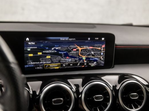Mercedes-Benz A-Klasse 180 AMG Sport Night Upgrade Automaat (APPLE CARPLAY, GROOT NAVI, CAMERA, LEDER/ALCANTARA, DIAMOND... ActivLease financial lease