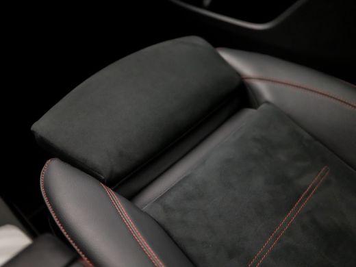 Mercedes-Benz A-Klasse 180 AMG Sport Night Upgrade Automaat (APPLE CARPLAY, GROOT NAVI, CAMERA, LEDER/ALCANTARA, DIAMOND... ActivLease financial lease