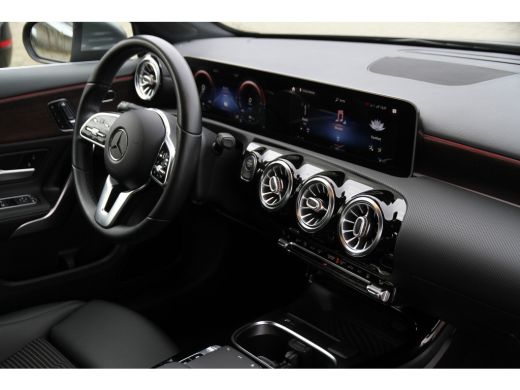 Mercedes A-Klasse 250 e Widescreen Incl 12 Mnd BOVAG Garantie ActivLease financial lease