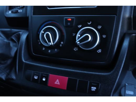 Peugeot Boxer 330 2.0 BlueHDI L1H1 Premium Pack | Cruise Control | Trekhaak | Camera | Imperiaal | Navi | Carpl... ActivLease financial lease