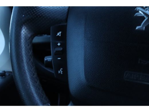 Peugeot Boxer 330 2.0 BlueHDI L1H1 Premium Pack | Cruise Control | Trekhaak | Camera | Imperiaal | Navi | Carpl... ActivLease financial lease