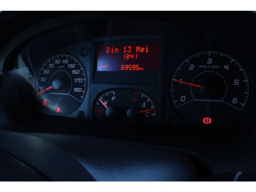 Peugeot Boxer 330 2.0 BlueHDI L1H1 Premium Pack | Cruise Control | Trekhaak | Camera | Imperiaal | Navi | Carpl... ActivLease financial lease
