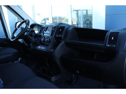 Peugeot Boxer 330 2.0 BlueHDI L1H1 Premium Pack | Cruise Control | Trekhaak | Camera | Imperiaal | Navi | Carpl... ActivLease financial lease