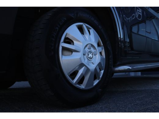 Peugeot Boxer 330 2.0 BlueHDI L1H1 Premium Pack | Cruise Control | Trekhaak | Camera | Imperiaal | Navi | Carpl... ActivLease financial lease
