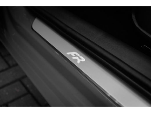 Seat Leon FR PHEV First Edition | Achteruitrijcamera | Automatisch dimmende binnenspiegel | Dakhemel uitgev... ActivLease financial lease