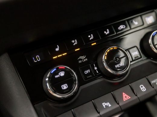 Skoda Karoq 1.0 TSI Sport Deluxe Automaat (APPLE CARPLAY, GROOT NAVI, CAMERA, LEDER/ALCANTARA, STOELVERWARMIN... ActivLease financial lease