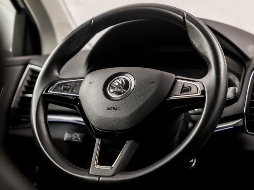 Skoda Karoq 1.0 TSI Sport Deluxe Automaat (APPLE CARPLAY, GROOT NAVI, CAMERA, LEDER/ALCANTARA, STOELVERWARMIN... ActivLease financial lease