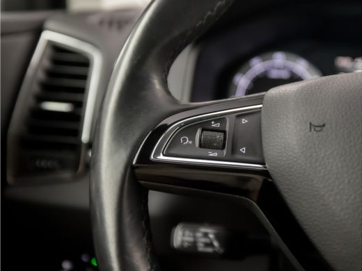 Skoda Karoq 1.0 TSI Sport Deluxe Automaat (APPLE CARPLAY, GROOT NAVI, CAMERA, LEDER/ALCANTARA, STOELVERWARMIN... ActivLease financial lease